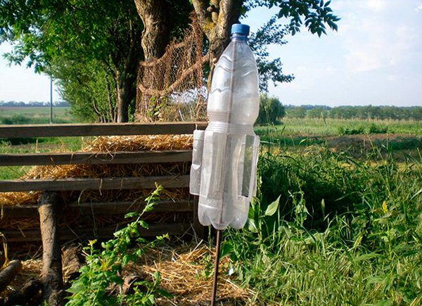 Un exemple de repousse taupe fabriqué à partir d'une bouteille en plastique ordinaire.