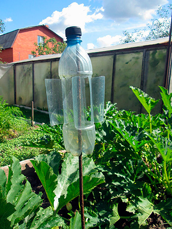Un exemple de rat-taupe fabriqué à la main à partir d'une bouteille en plastique ordinaire.