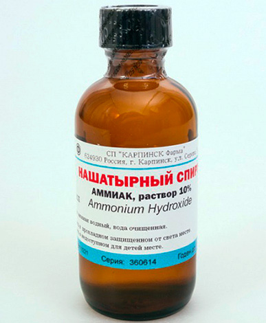 Une solution aqueuse d'ammoniac (ammoniac).