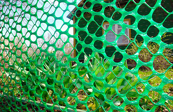 Il est possible de protéger la zone des taupes autour du périmètre en utilisant une grille.