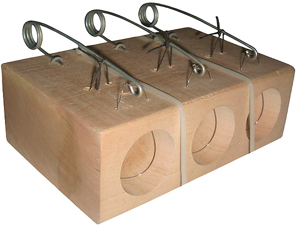 Le piège à boucle est utilisé non seulement pour attraper les taupes dans le jardin, mais également pour attraper les souris et les rats dans la maison.