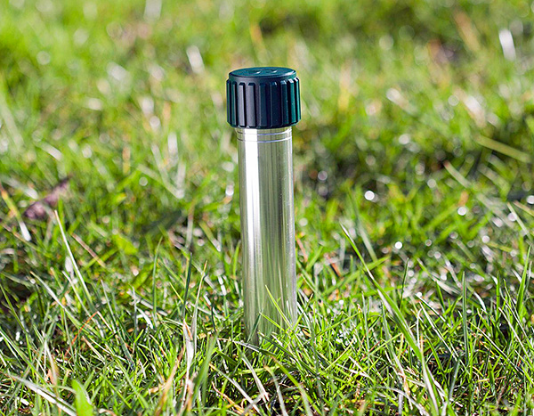 Lorsque vous choisissez un répulsif de taupes électronique, il est préférable de préférer les modèles qui, en plus du son, créent également des vibrations mécaniques.