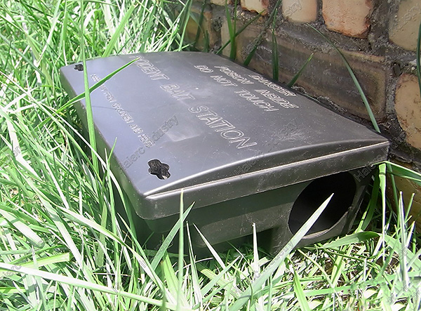 Les postes d'appâts permettent aux enfants et aux animaux de compagnie de placer le Goliath en toute sécurité, en ne permettant l'accès qu'aux rats et aux souris.