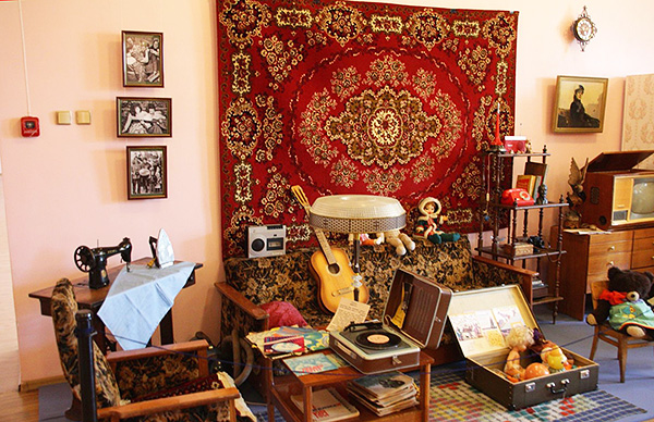 Il convient de noter qu'un grand nombre de meubles et de tapis dans la pièce empêche la propagation des ondes ultrasonores et réduit l'efficacité du dispositif.