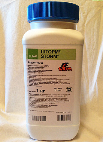 Un pot en plastique contenant 1 kilogramme de tempête.