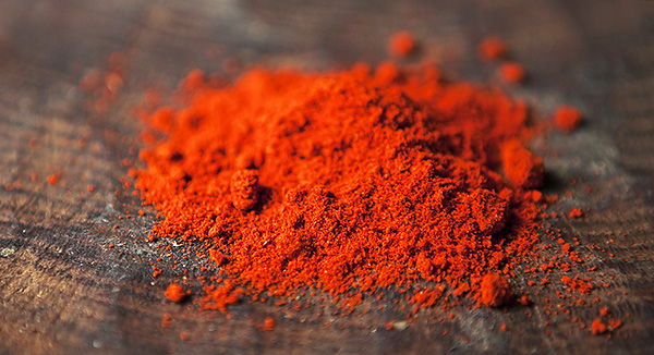 Il est souvent conseillé de poivrer des poivrons rouges dans une maison avec des rongeurs, en espérant que le rat ou la souris sera irrité par la membrane muqueuse et s’enfuira.