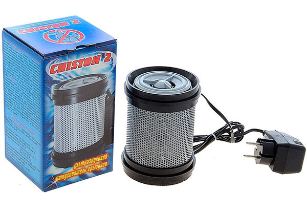 La photo montre un répulsif à ultrasons contre les rongeurs Chiston 2