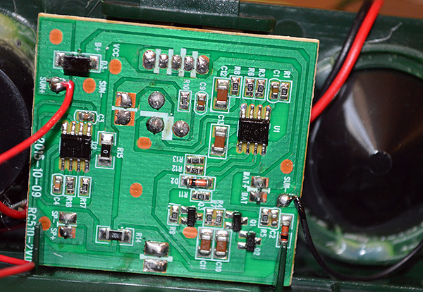 Un répulsif électronique pour rongeurs peut être assemblé indépendamment sur la base de circuits électriques disponibles sur Internet, mais un tel dispositif sera plus coûteux qu'une version industrielle.