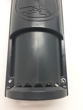 Et dans un piège suisse, le corset descend complètement.